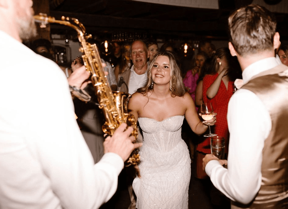 DJ & SAX op de dansvloer