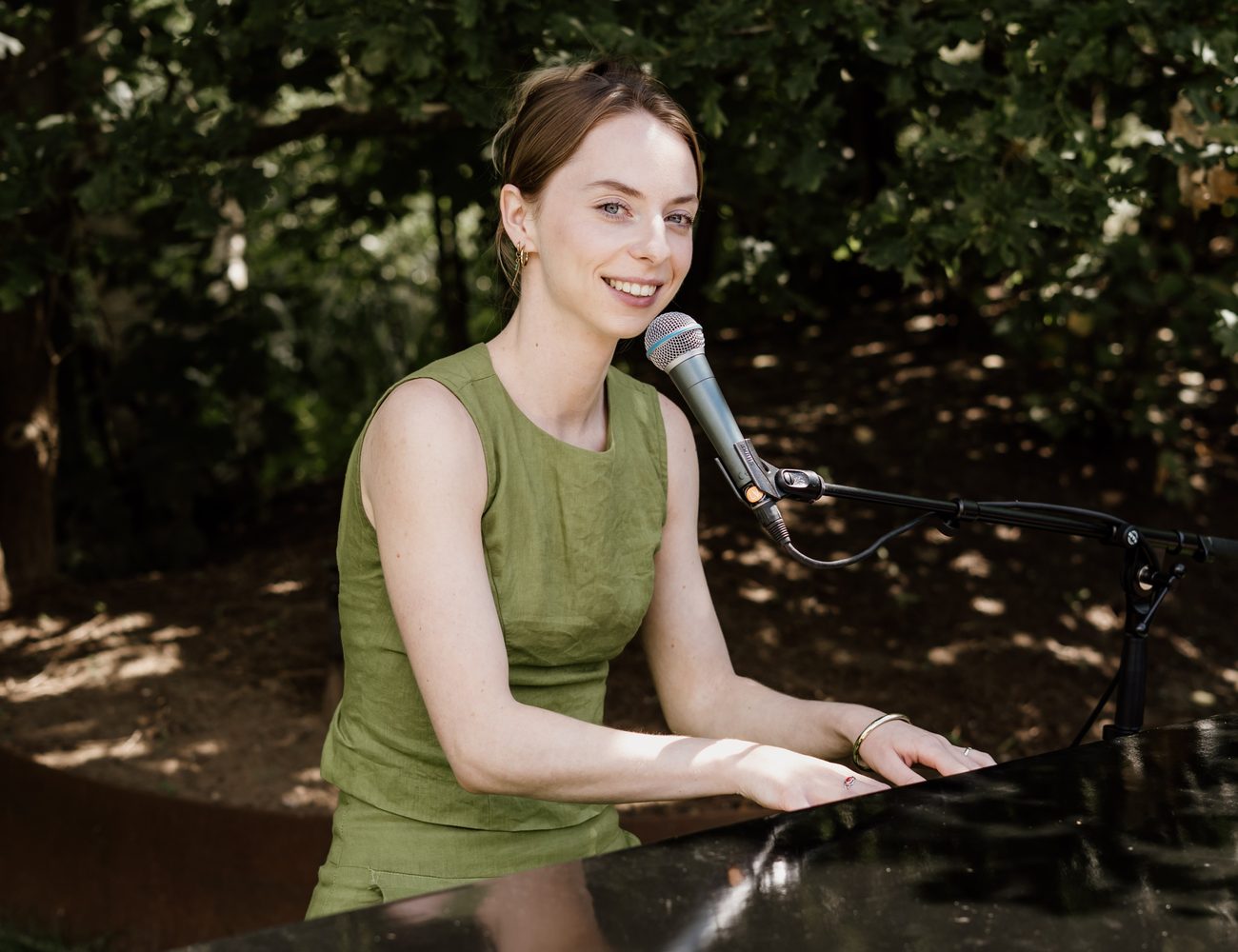 Eén pianist die een hele dag met muziek verbond.
