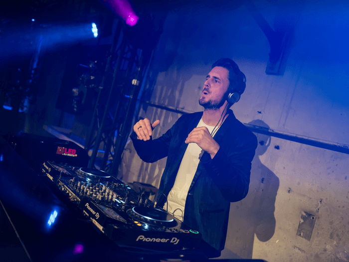 DJ met live muzikant