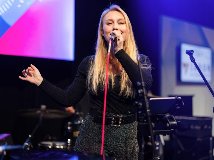Zangeres met liveband